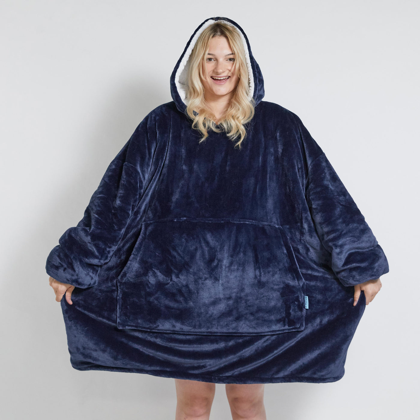 Buy Navy Soft Touch Fleece Hooded Blanket (3-16yrs) from Next Luxembourg