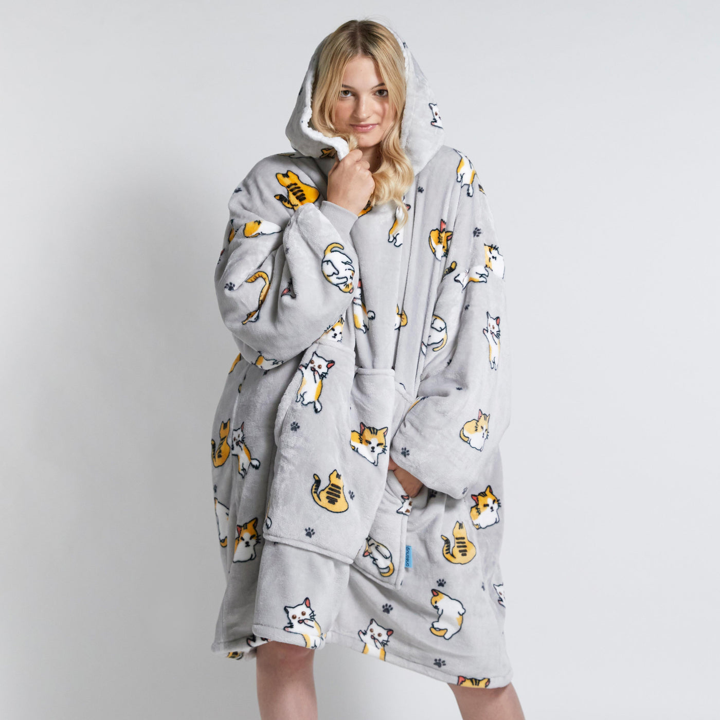 Hoodie Blanket Kittens – onesnug - Main Image